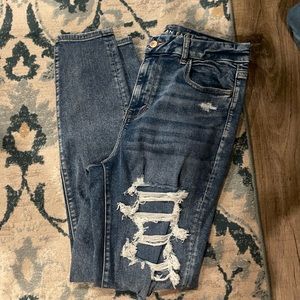 american eagle distressed skinnys 12L $30